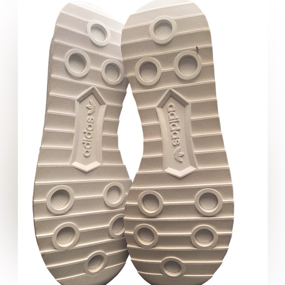 Adidas women FLB Runner Running shoe size 10 NIB - Picture 2 of 3